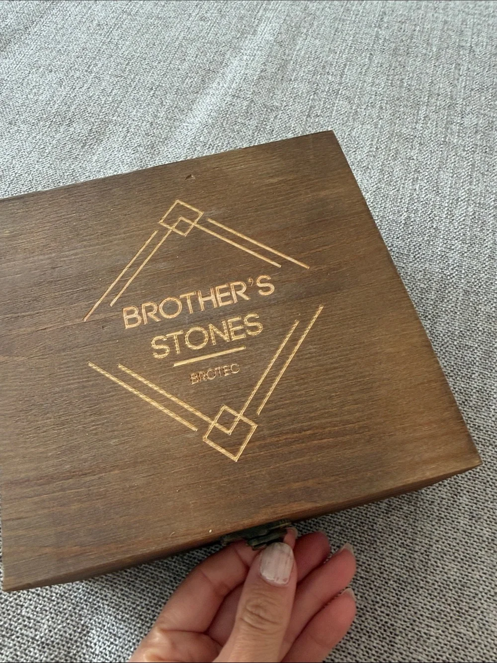🗽BROTEC Whiskey Stones Gift Set with Cut Crystal Glasses